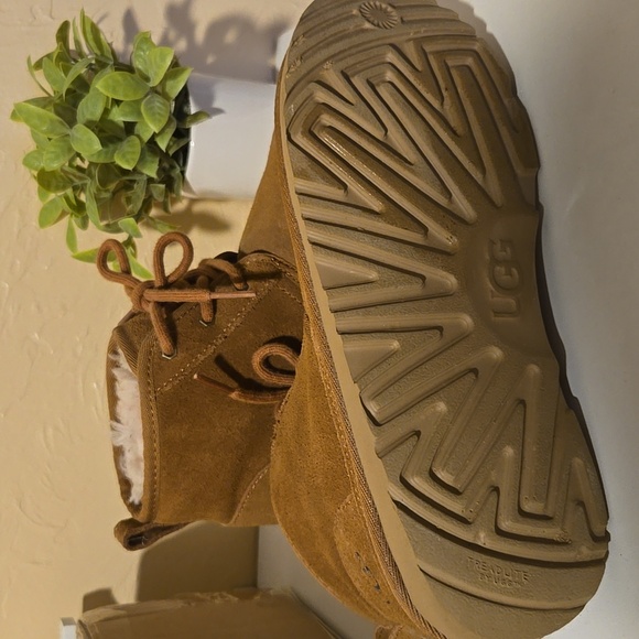 Authentic Uggs. - Picture 3 of 5